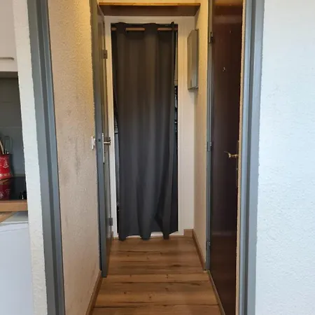 Studio Renove Avec Parking Gratuit Sur Place Apartment
